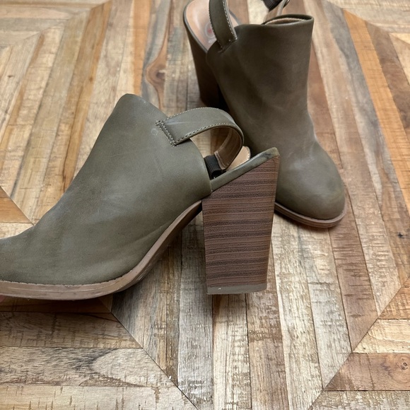 Heeled boots - Picture 2 of 4